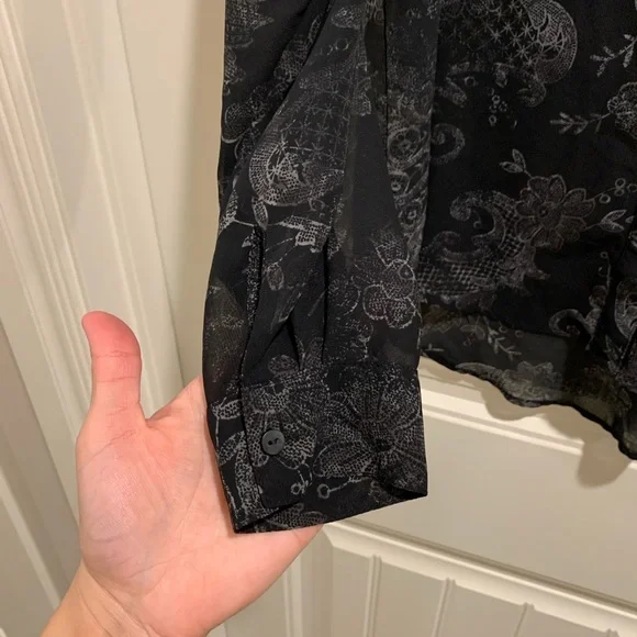 Decree Black Sheer Paisley Pocket Long Sleeve Top Blouse Women’s Size Medium - Picture 4 of 6